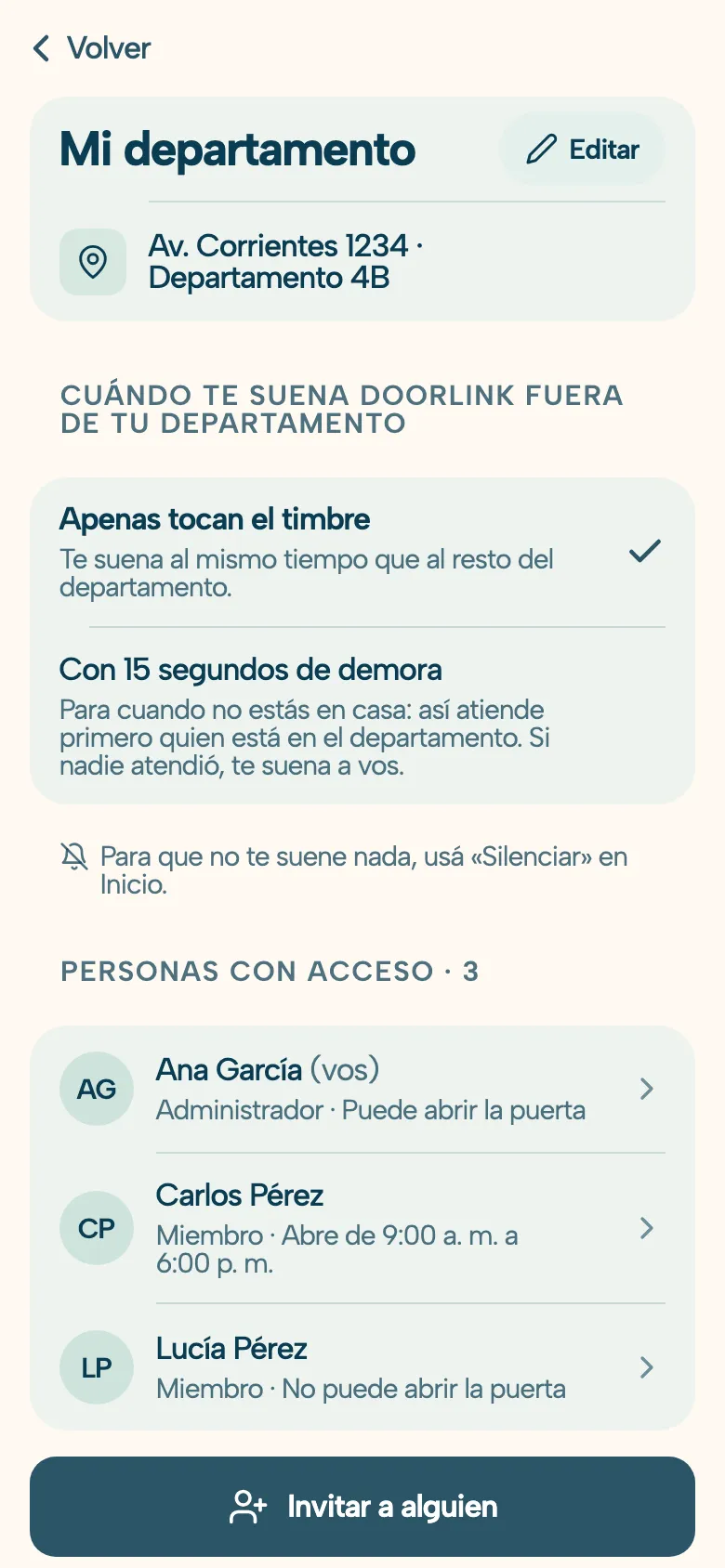 Pantalla Mi departamento de la app DoorLink: cuándo te suena fuera de tu departamento, apenas tocan el timbre o con 15 segundos de demora, y la lista de personas con acceso con su rol y su permiso para abrir